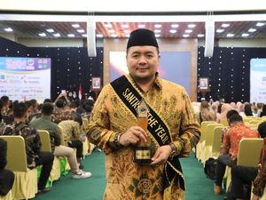 Anggota KPU M Afifuddin Jadi Santri Inspiratif di Santri of The Year 2023