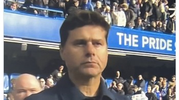 Raut muka pelatih Chelsea usai kalah lagi. Foto: Twitter/X