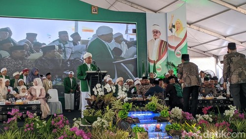 Ketua Umum PBNW Tuan Guru Lalu Gede Muhammad Zainuddin Atsani, Minggu (29/10/2023). (Ahmad Viqi/detikBali).