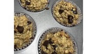 Dita Karang ternyata juga suka bikin kue. Ia pernah membuat muffin oat dengan pisang dan memamerkan foto kepada penggemarnya. Foto: Instagram @ditaemon09