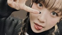 Dita Karang, wanita berdarah Bali yang jadi member girl group Secret Number dari Korea Selatan. Baru-baru ini ia tampil dalam acara Knowing Bros. Foto: Instagram @ditaemon09