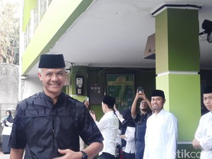 Ganjar Dipanggil Gus Im saat Kunjungi Ponpes Miftahul Ulum Jaksel