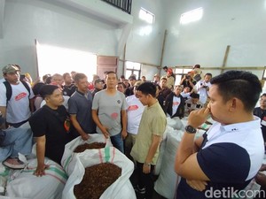 Temui Petani Tembakau di Temanggung, Gibran Dicurhati Masalah Pupuk