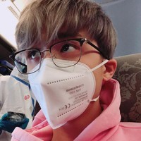 Cukup banyak netizen yang menilai jika Wajah Hans Sama kini terlihat lebih glowing. Terlebih Mengenakan seragam dari timnya, ia juga tampak lebih muda. Dengan penampilan terbarunya, Hans Sama pun sepertinya semakin percaya diri ketika membagikan potretnya di Instagram. Foto: Instagram Hans Sama