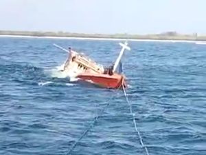 Ini Penyebab Kapal Tabrak Karang Lalu Terbalik di Perairan Sumenep