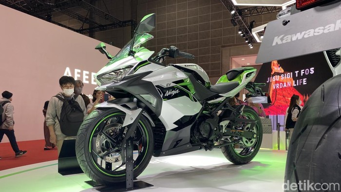 Kawasaki Ninja e-1 hadir di Japan Mobility Show 2023