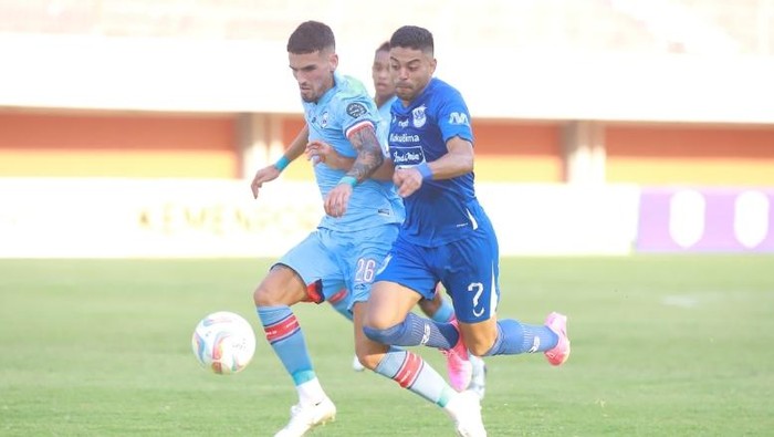 Kecepatan Vitinho (biru) akan kembali diandalkan PSIS saat jumpa Persija di Stasion Jatidiri Semarang. Foto diunggah Minggu (29/10/2023).
