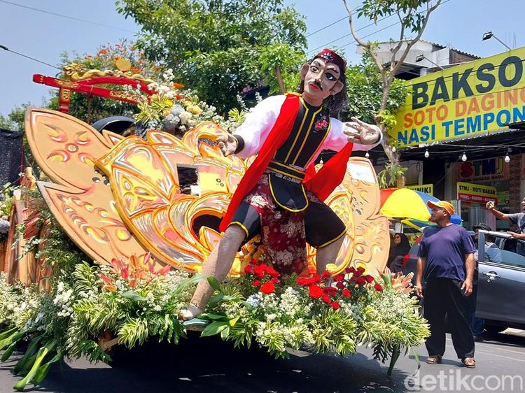 Warna-warni Batu Art Flower Carnival 2023