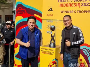 Erick Thohir Sebut Sambutan Tur Trofi Piala Dunia di Surabaya Paling Meriah