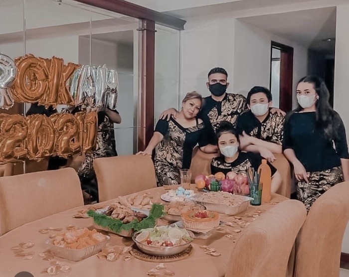 Kulineran Seru Amanda Gonzales, Anak Cristian Gonzales yang Baru Nikah Kulineran Seru Amanda Gonzales, Anak Cristian Gonzales yang Baru Nikah