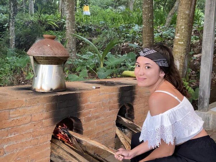 Kulineran Seru Amanda Gonzales, Anak Cristian Gonzales yang Baru Nikah