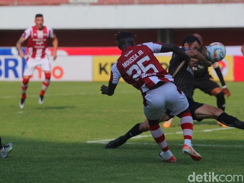 Laga Persis Solo melawan Bhayangkara FC di Stadion Maguwoharjo, Sleman, Minggu (29/10/2023).