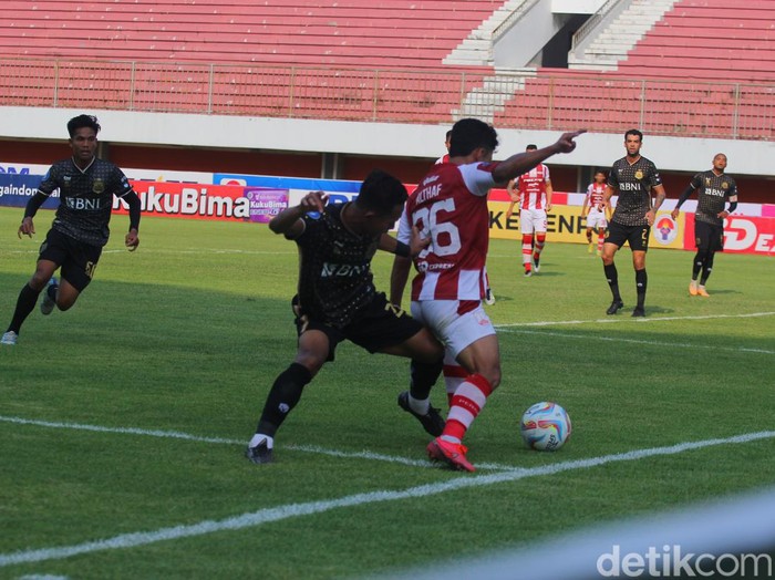 Laga Persis Solo melawan Bhayangkara FC di Stadion Maguwoharjo, Sleman, Minggu (29/10/2023).