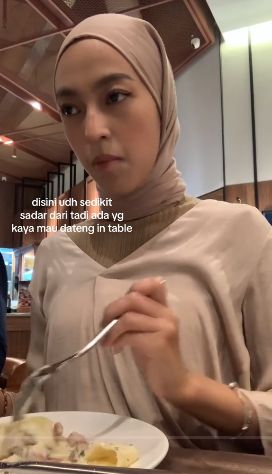 Lagi Makan di Restoran, Wanita Ini Dimintai Nomor HP oleh Chef