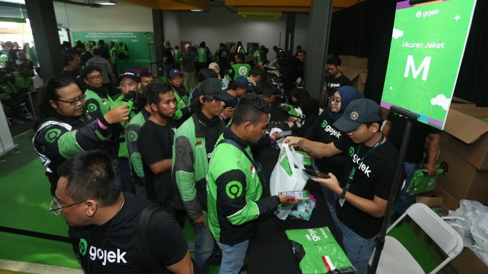 Lambangkan Semangat Gotong Royong Lewat Jaket Baru