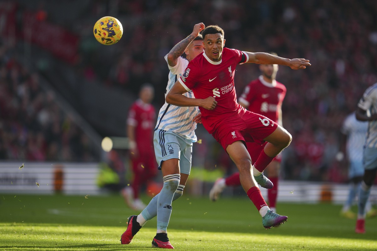 Liverpool mengatasi Nottingham Forest dengan skor akhri 3-0 di lanjutan Liga Inggris. (Foto: AP/Jon Super)