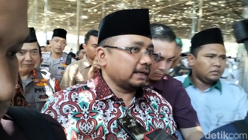 Menteri Agama Yaqut Cholil Qoumas hadiri Hultah Madrasah Nahdlatul Wathan Islamiyah Diniyah (NWDI) ke-88 di Lapangan Anjani Lombok Timur, NTB pada Minggu siang (29/10/2023). Foto: (Ahmad Viqi/detikBali).