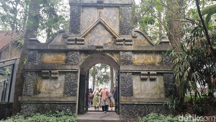 Mengagumi Keindahan Budaya Jawa di Museum Ullen Sentalu Museum Ullen Sentalu jadi salah satu destinasi wisata di Kaliurang, Yogyakarta yang harus dikunjungi. Museum ini hadirkan paket komplet budaya Jawa.