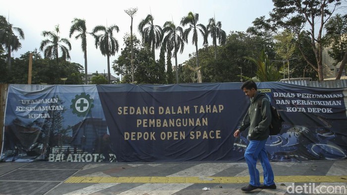 Pemkot Depok melalui Dinas Perumahan dan Permukiman (Disrumkim) menggarap pembangunan Depok Open Space di depan Balaikota Depok, Jalan Margonda Raya, Kecamatan Pancoranmas. Kini progresnya sudah mencapai lebih dari 50 persen, Minggu (29/10/2023).