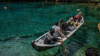 Danau ini menjadi salah satu danau terjernih di Indonesia dengan alam yang masih terjaga keasriannya. Air danau yang begitu jernih terlihat bagai kaca yang memungkinkan wisatawan melihat dasar danaunya.  