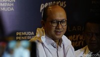 Acara ini juga dihadiri oleh Ketua Tim Pemenangan Prabowo-Gibran yakni Rosan Roeslani dan Menteri Investasi Kepala BKPM Bahlil Lahadalia. 