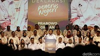 Relawan Pemuda Penerus Negeri mendeklarasikan dukungannya untuk pasangan bakal capres-cawapres Prabowo Subianto-Gibran Rakabuming Raka di Djakarta Theater, Jl MH Thamrin, Jakarta, Sabtu (28/10/2023), Prabowo terlihat hadir.