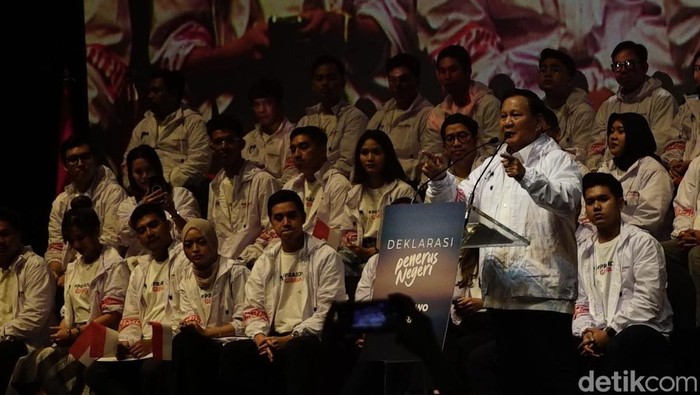 Momen Prabowo Sampaikan Optimismenya Saat Deklarasi Penerus Negeri Relawan Pemuda Penerus Negeri mendeklarasikan dukungannya untuk pasangan bakal capres-cawapres Prabowo Subianto-Gibran Rakabuming Raka, Sabtu (28/10/2023).