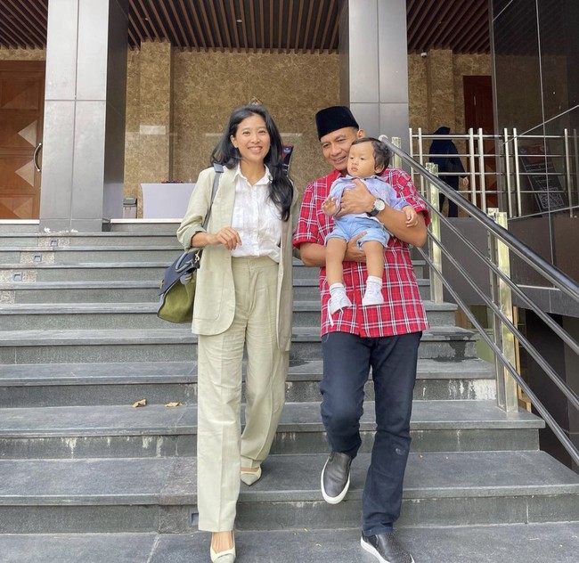 Dari pernikahannya, Olivia Zalianty dan Ndaru Kusumo dikaruniai seorang anak laki-laki bernama Hydro Putro Kusumo. Foto: Instagram @oliviazallianty