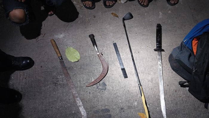 Polisi Tangkap 8 Remaja Tawuran di Jaksel, Sita Pedang-Stik Golf (dok Polres Jaksel)