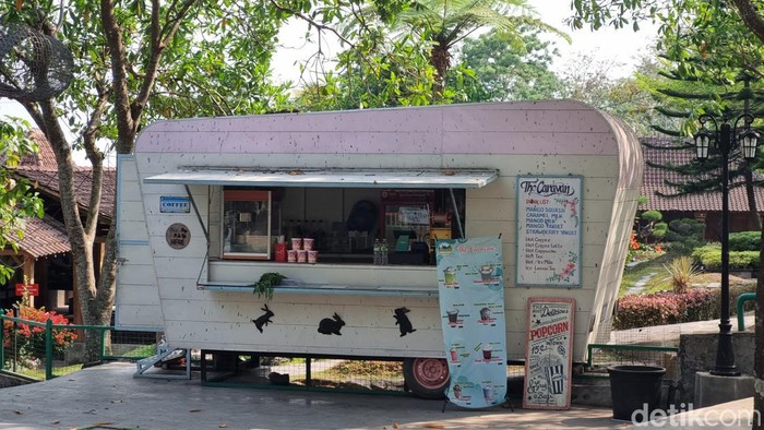 Potret Agrowisata Bhumi Merapi, Wisata Jogja Tapi Berasa Keliling Dunia Wisata di Yogyakarta memang tidak ada habisnya. Andai traveler mencari tempat wisata yang mempunyai banyak spot foto, Agrowisata Bhumi Merapi tempatnya.