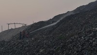 Penyebab kebakaran di zona 2 TPST tersebut masih dalam penyelidikan. 