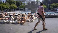 Para tentara Israel Defense Forces (IDF) kadang-kadang libur pada akhir pekan. Namun, ketika libur mereka tidak boleh hanya menyimpan senjatanya di rumah begitu saja. 