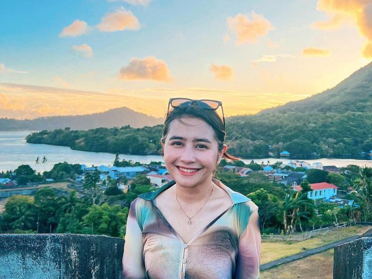 Foto: Adu Cantik Keindahan Banda Neira dengan Prilly Latuconsina