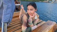 Artis cantik Prilly Latuconsina memamerkan keindahan Banda Neira, Maluku di Instagramnya.