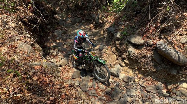 Ratusan Raider Taklukan Gunung Klotok Kediri