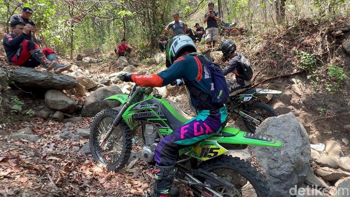 Ratusan Raider Taklukan Gunung Klotok Kediri Ratusan Raider Taklukan Gunung Klotok Kediri