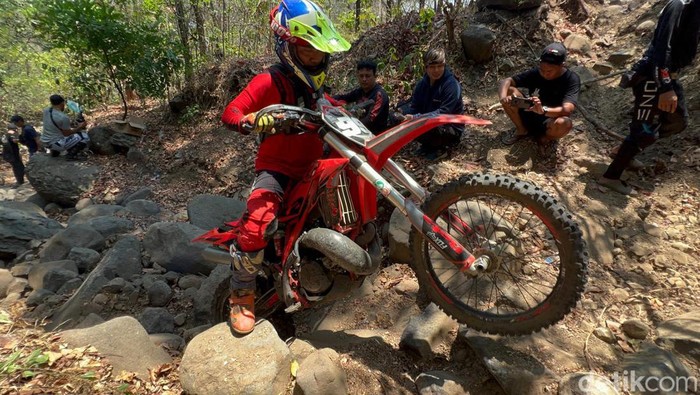 Ratusan Raider Taklukan Gunung Klotok Kediri Ratusan Raider Taklukan Gunung Klotok Kediri