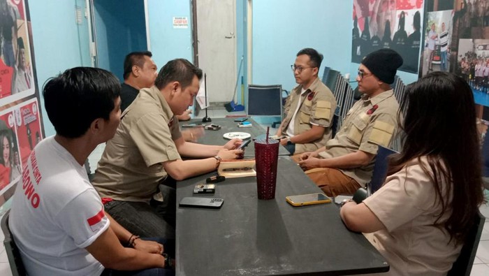 Relawan Prabowo-Gibran Bakal Gelar Festival Akbar di Solo Relawan pendukung koalisi Indonesia Maju, Gerakan Cinta Prabowo (GCP) akan menggelar hajatan yang besar yakni Festival di Kota Solo, Jawa Tengah. Seperti apa?