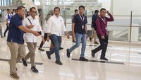 Menteri Perhubungan (Menhub) Budi Karya Sumadi (kedua kiri) melakukan pengecekan di Bandara Internasional Jawa Barat (BIJB) di Kertajati, Majalengka, Jawa Barat, Minggu (29/10/2023). 