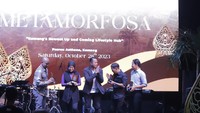 Penyebutan nama Pasren diambil dari Bahasa Sanskerta yang berarti taman yang berada di tengah Istana Jawa, dikemas dalam sentuhan desain modern, Pasren Asthana mengadopsi konsep Jawa. 