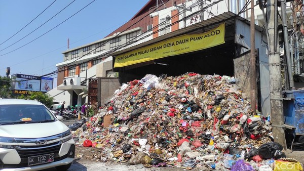 Banjir Sampah di Denpasar gegara TPA Suwung Kebakaran