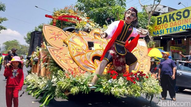 Semarak Batu Art Flower Carnival 2023 di Kota Batu