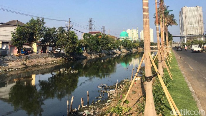 Sungai Kalisari Damen Kembali Bersih