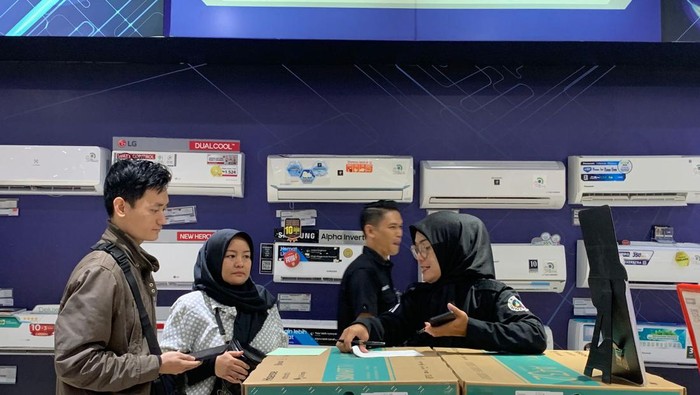 Transmart Full Day Sale kasih banyak diskon untuk berbagai produk dari elektronik sampai produk segar