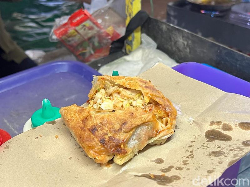 Wah! Di Alun-alun Bekasi Ada Lumpia dan Pancake yang Dijual 'Oppa Korea'