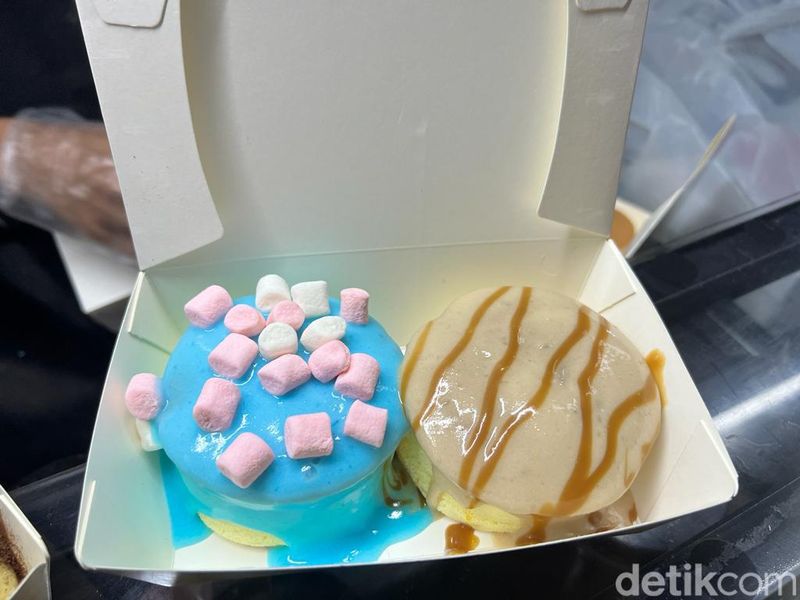 Wah! Di Alun-alun Bekasi Ada Lumpia dan Pancake yang Dijual 'Oppa Korea'