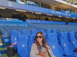 Gaya Wulan Guritno Pakai Baju Bolong Curi Atensi, Hot Mom Menolak Tua