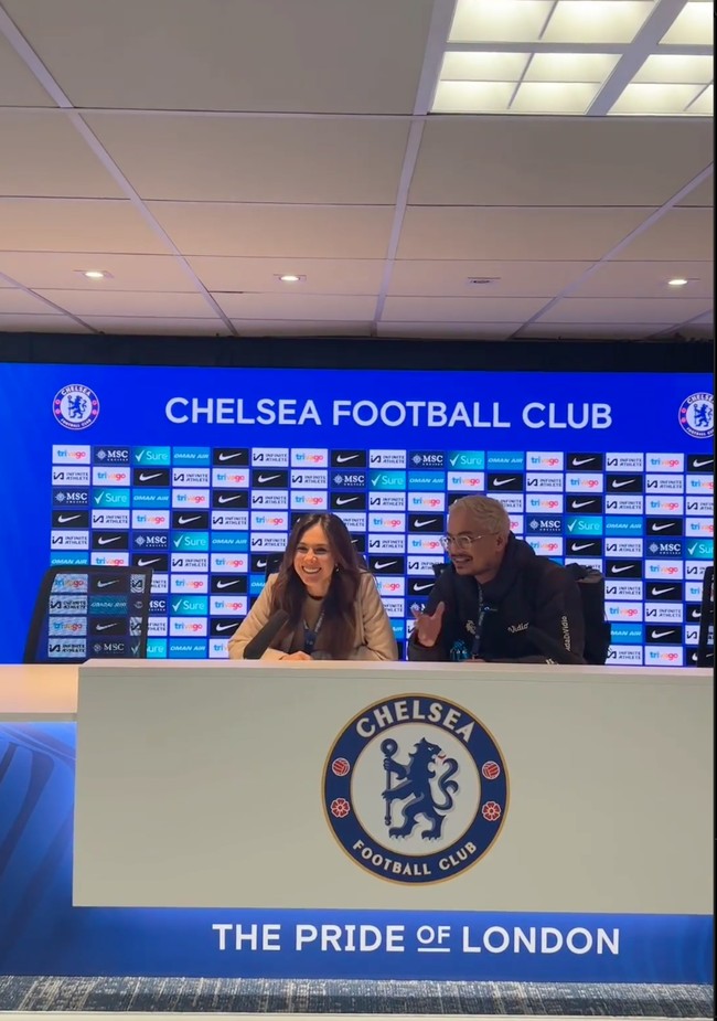 Aktris cantik 42 tahun itu juga sempat menjajal menjadi komentator bola. Banyak yang mendukung dan menyebut Wulan cocok menjajal profesi tersebut. Foto: Instagram/@wulanguritno