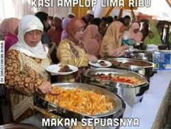 10 Meme Pergi Kondangan, Makan Gratis Nih Ye!