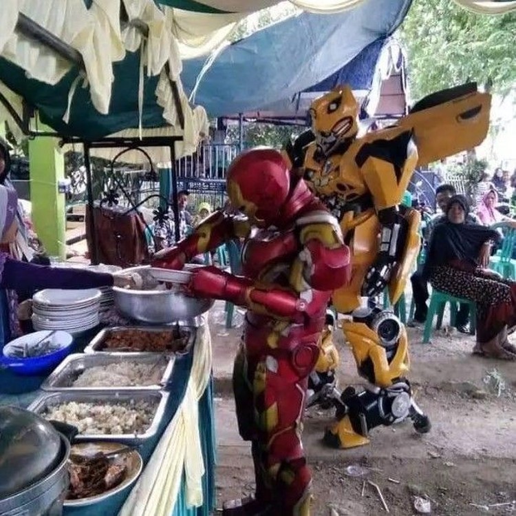 10 Meme Pergi Kondangan, Makan Gratis Nih Ye! Siapa yang paling suka pergi kondangan? Asik deh, bisa makan sepuasnya dan jumpa teman-teman lama.